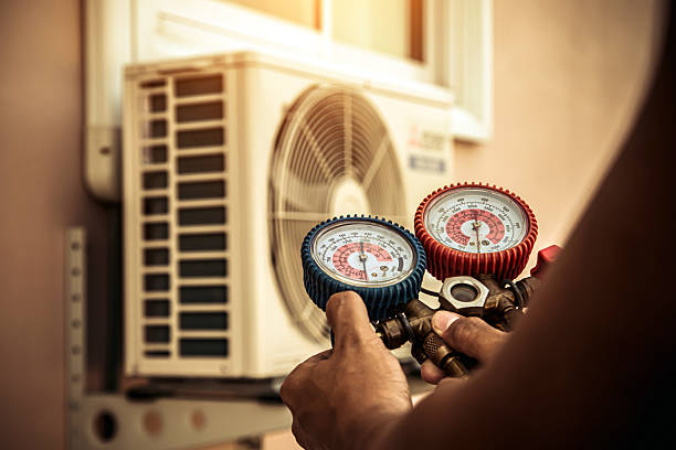 Professional Hvac technician working in Mission Hills, CA